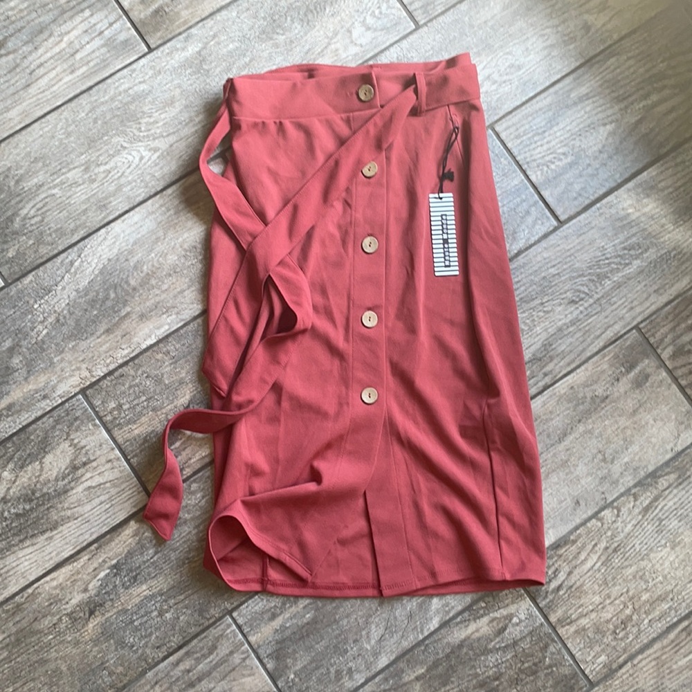 NWT paperbag styled button skirt.